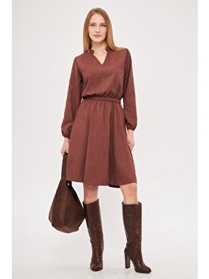 Armonika Kadın Kahve Kadife V Yaka Beli Lastikli Ince Fitilli Kloş Elbise ARM-25K001049