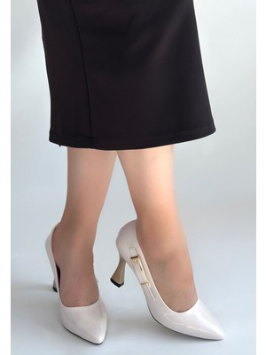 Alfaze Sivri Burun Toka Detaylı Topuklu Ayakkabı Bej Topuk Boyu 9 cm