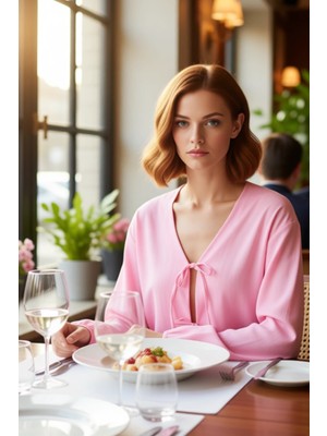 FRM Kadın Kareli Bağlamalı V Yaka Bluz Balon Kollu Kısa Kesim Dokuma Gömlek Özgün ve Modern Stil