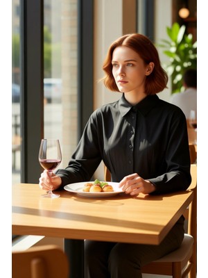 FRM Kadın Dokuma Gömlek Bele Oturan Kesim Pile Detayları Şık ve Konforlu Bir Giyim Deneyimi Spor