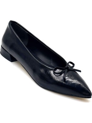 Kindep Fiyonk Detaylı Günlük Kadın Babet Siyah