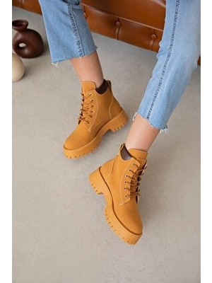Straswans Danial Kadın Nubuk Postal Bot Hardal Düz ve Kalın Topuklu Şık Tasarım