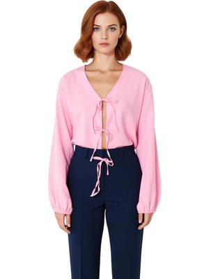 Ersefa Kadın Kareli Crop Bluz V Yaka Bağlama Detaylı Uzun Balon Kol Dokuma Gömlek Rahat ve Şık Tasarım