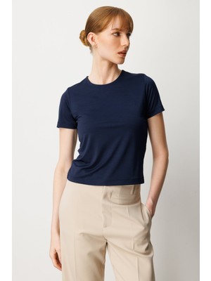 On Kadın Sıfır Yaka Kısa Kol Basic Bluz 61334 Lacivert