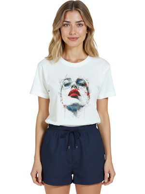 Color Luxe Kadın Beyaz Relaxed Fit %100 Pamuk Tişört – Çizgisel Portre & Kırmızı Ruj Baskılı
