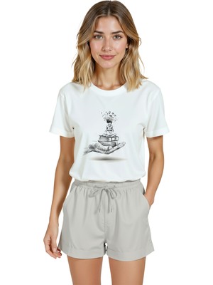 Color Luxe Kadın Beyaz Relaxed Fit %100 Pamuk Tişört – Çizgisel Okuma & Hayal Gücü Illüstrasyonlu