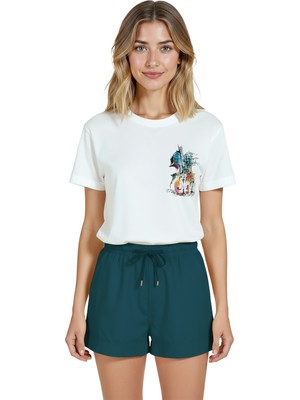 Color Luxe Kadın Beyaz Relaxed Fit %100 Pamuk Tişört – Keman & Şehir Silueti Baskılı