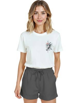 Color Luxe Kadın Beyaz Relaxed Fit %100 Pamuk Tişört – Kırmızı Taclı Serçe Doodle Baskılı