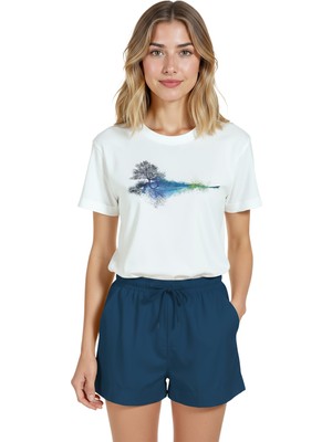 Color Luxe Kadın Beyaz Relaxed Fit %100 Pamuk Tişört – Yansıyan Ağaç Suluboya Minyatür Baskılı