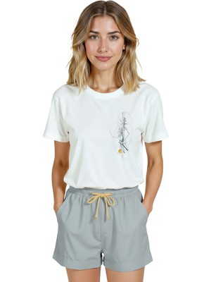 Color Luxe Kadın Beyaz Relaxed Fit %100 Pamuk Tişört – Ince Çizgisel Soyut Baskılı