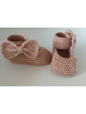 Kurdelalı Örme Bebek Patiği