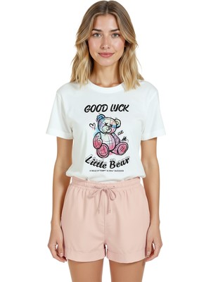 Color Luxe Kadın Beyaz Relaxed Fit %100 Pamuk Tişört – Grafiti Teddy Bear & ''good Luck'' Baskılı