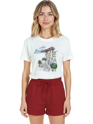 Color Luxe Kadın Beyaz Relaxed Fit %100 Pamuk Tişört – Suluboya Kafe Teras & Bahçe Masası Baskılı