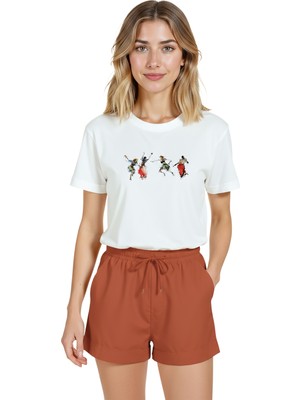 Color Luxe Kadın Beyaz Relaxed Fit %100 Pamuk Tişört – Suluboya Dans Figürleri Baskılı