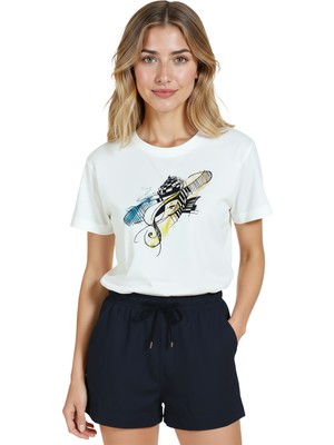 Color Luxe Kadın Beyaz Relaxed Fit %100 Pamuk Tişört – Mürekkep & Suluboya Müzik Notası Baskılı