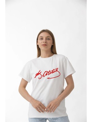 Atatürk Imza Detaylı Beyaz Tshirt