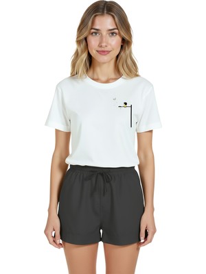 Color Luxe Kadın Beyaz Relaxed Fit %100 Pamuk Tişört – Minimal Sokak Lambası Baskılı