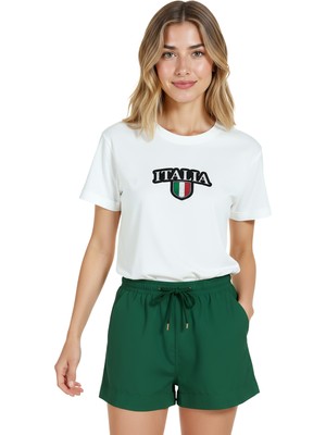 Color Luxe Kadın Beyaz Relaxed Fit %100 Pamuk Tişört – Italıa Tipografi & Kalkan Bayrak Baskılı