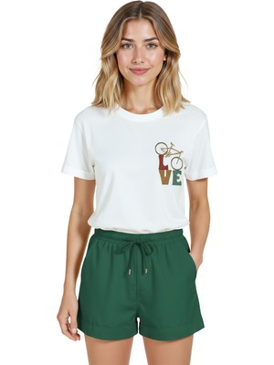 Color Luxe Kadın Beyaz Relaxed Fit %100 Pamuk Tişört – Retro Bisiklet & Love Harfli Minimal Baskı