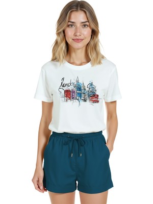 Color Luxe Kadın Beyaz Relaxed Fit %100 Pamuk Tişört – London Şehir Kolajı & Telefon Kulübesi Baskılı