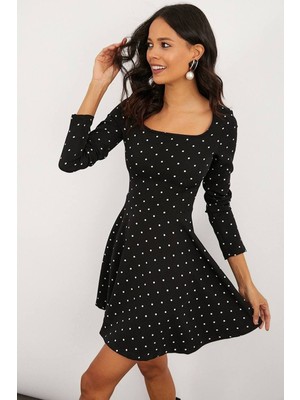 Alışveriş Sokağı Kare Yaka Dar Kalıp Uzun Kollu Siyah Elbise