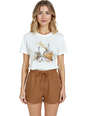 Color Luxe Kadın Beyaz Relaxed Fit %100 Pamuk Tişört – Liman Gemisi Suluboya Baskılı