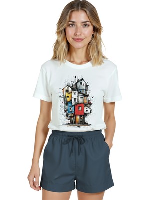 Color Luxe Kadın Beyaz Relaxed Fit %100 Pamuk Tişört – Suluboya & Mürekkep Renkli Evler Baskılı