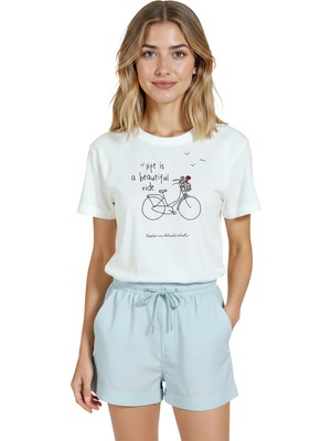 Color Luxe Kadın Beyaz Relaxed Fit %100 Pamuk Tişört – Bisiklet Doodle Baskılı