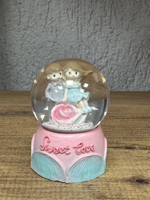 Tunç Sevimli Çift ve Gül Temalı Küçük Boy Işıklı Kar Küresi Dekoratif Hediyelik Eşya
