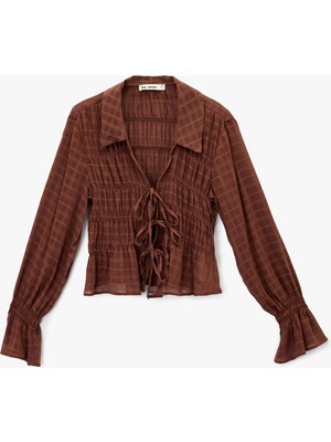 Koton Fiyonklu Bağlama Detaylı Uzun Balon Kollu Gömlek Yaka Ekoseli Bluz