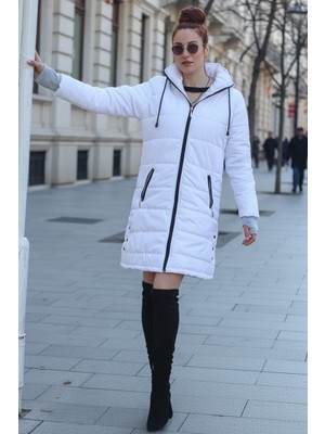 Barbora Kadın Uzun Beyaz Kapüşonlu Eldivenli Kışlık Şişme Mont Su İtici Özellikli Günlük Model