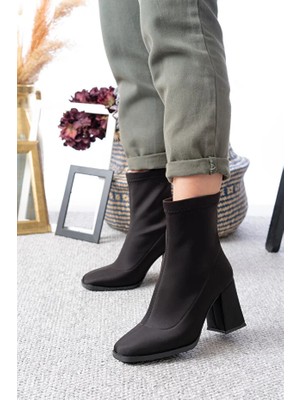 Beyaz Topuklu Kadın Streç Bot Siyaha Siyah