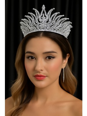 Kristal Kraliçe Tacı – Gümüş Kaplamalı Lüks Tasarım