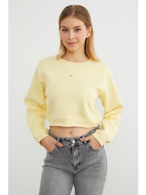 FullaModa 3 Iplik Kalp Aksesuarlı Crop Sweatshirt