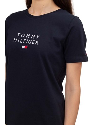 Logolu Kadın Basic Tişört Enerjik Deseni ve Nefes Alabilir Kumaşı ile Yazlık Moda İçin Uygun