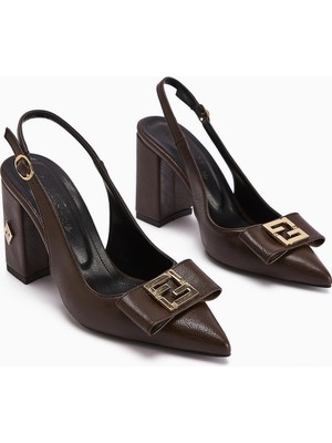 Limoya Yupin Kadın Ayakkabı Kahve Renkli Deri Metal Aksesuar ile Şık Görünüm