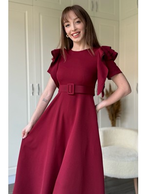 Dilay Gökoğlu Butik Fırfır Detaylı Kemerli Midi Kloş Bordo Elbise