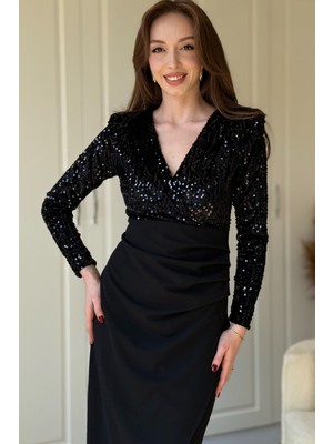 Dilay Gökoğlu Butik Pullu V Yaka Parıltılı Vatkalı Zarif Siyah Midi Elbise