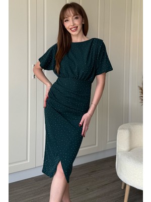 Dilay Gökoğlu Butik Kısa Kollu Drapeli Taşlı Midi Yeşil Elbise