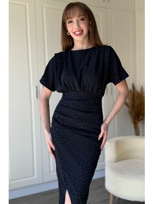Dilay Gökoğlu Butik Kısa Kollu Drapeli Taşlı Midi Lacivert Elbise