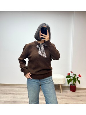 Vazıradk Fular Detaylı Triko Kazak