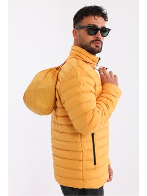Erkek Rüzgar Geçirmez Taşınabilir Çantalı Sıcak Tutan Elyaf Dolgulu Hafif Şişme Sarı Mont