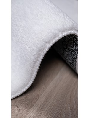 Kupon Halı Beyaz Oval Post Peluş Halı – Yumuşak Dokulu, Kaymaz Dot Taban, Antibakteriyel – Makinada Yıkanabilir Yolluk Halı