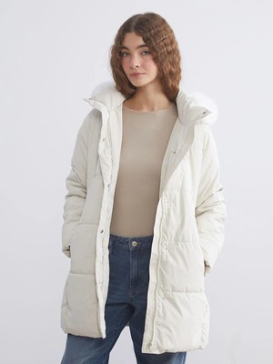 LC Waikiki Kürk Kapüşonlu Kadın Şişme Mont  (W5)