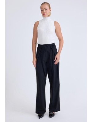 Beli Bağcıklı Geniş Paça Pantolon