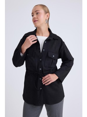 Beli Bağcıklı Kapak Cepli Düğmeli Ceket