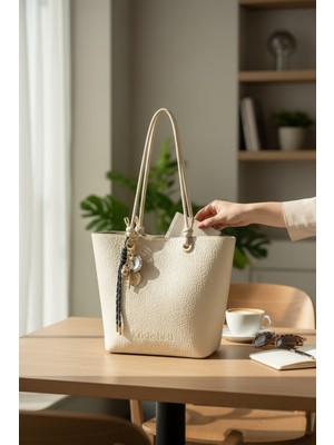 Kriste Bell Hakiki Süet Deri Parlak Arka Yüzeyli Charm Detaylı Omuz Çantası -Taba