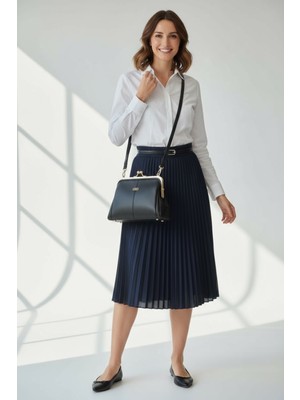 Crazy Kadın Siyah Gold Detaylı Yumuşak Deri Görünümlü Burslu Omuz ve El Çantası