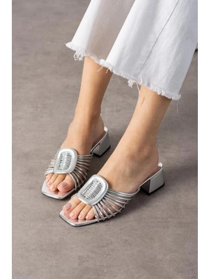 Zengezur Mall Sptrns Anca Gümüş Rugan Topuklu Terlik (Numara: 38)