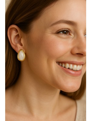 Sacce Scarves & Accessories Ekru Reçine Damla Form Vintage Küpe – Gold Çelik